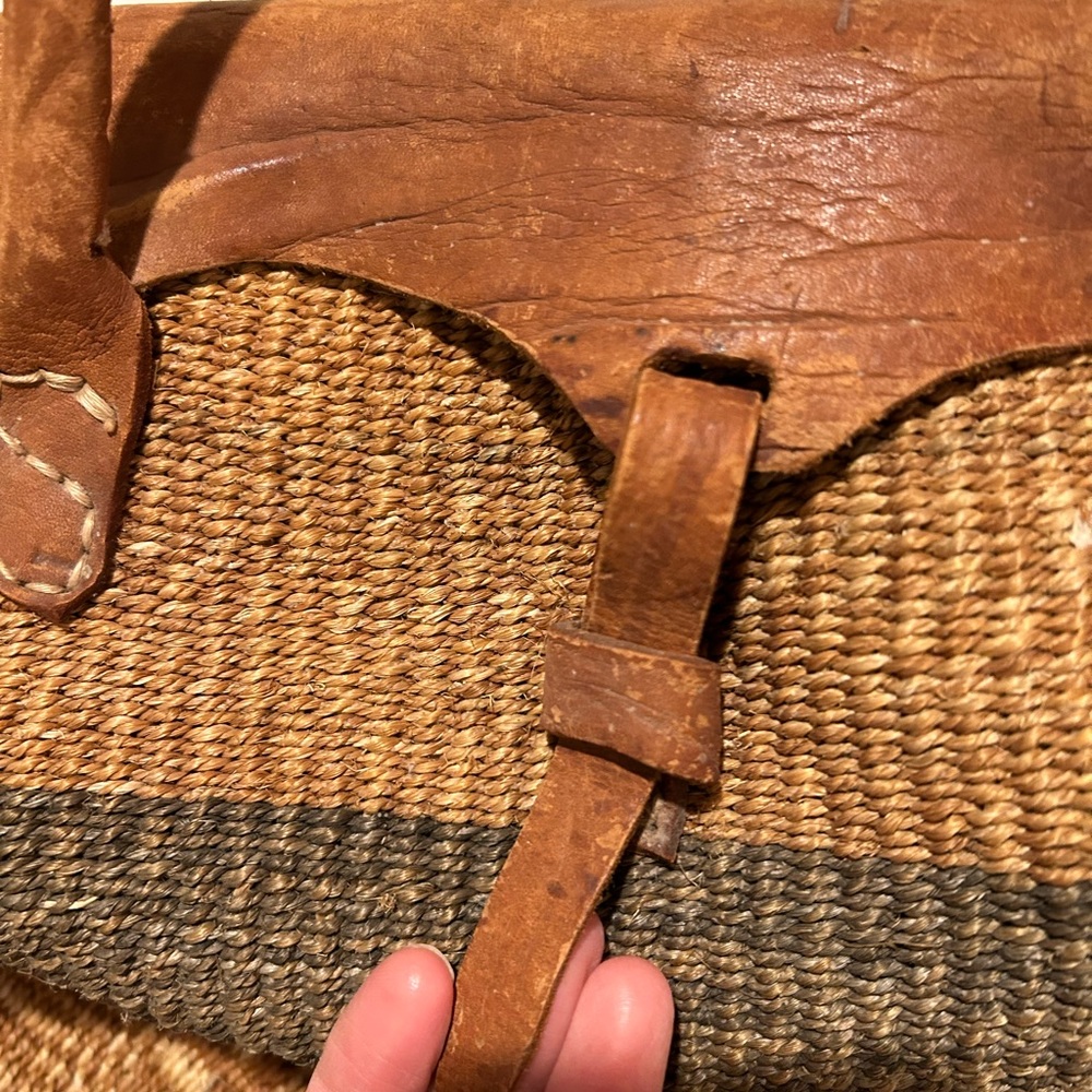 Cute boho woven bag with leather accents - Picture 3 of 12